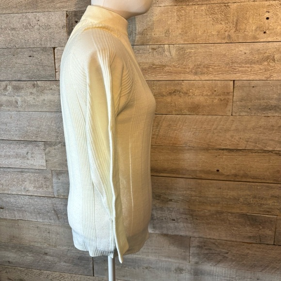 Vintage women’s cream mock neck acrylic long sleeved sweater in 36 or Small - Picture 2 of 9